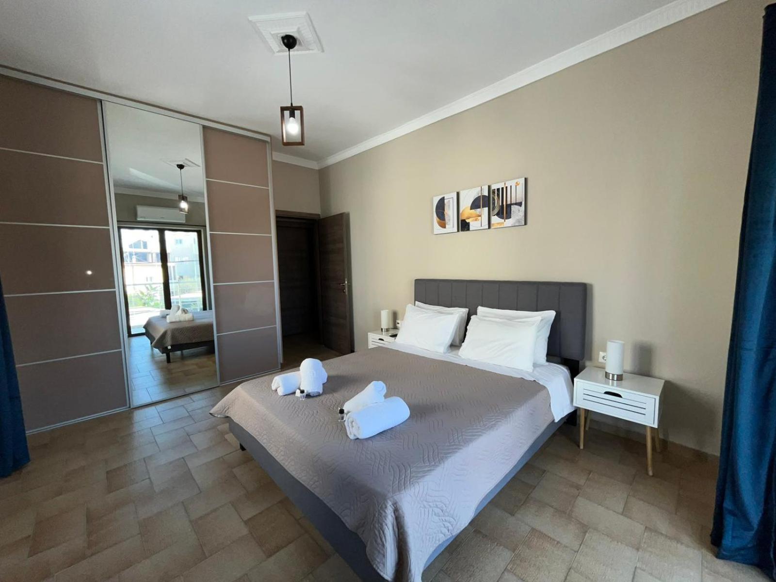 Modern Central Αpt 500M From The Beach. Chania  Exterior photo